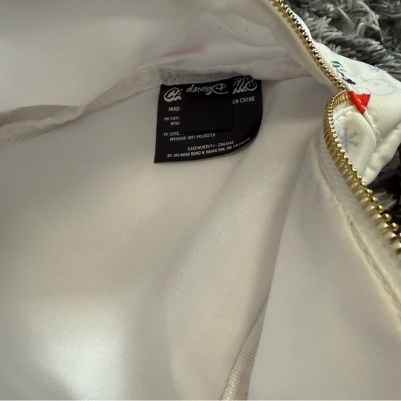 Cakeworthy Mickey & Minnie Scented Fanny Pack Belt Bad with Snowmen NWT - Picture 10 of 11